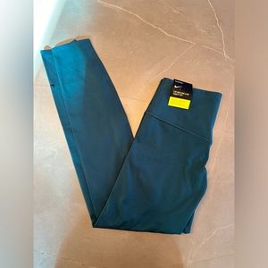NWT Nike One Luxe Mid-rise Legging, size S